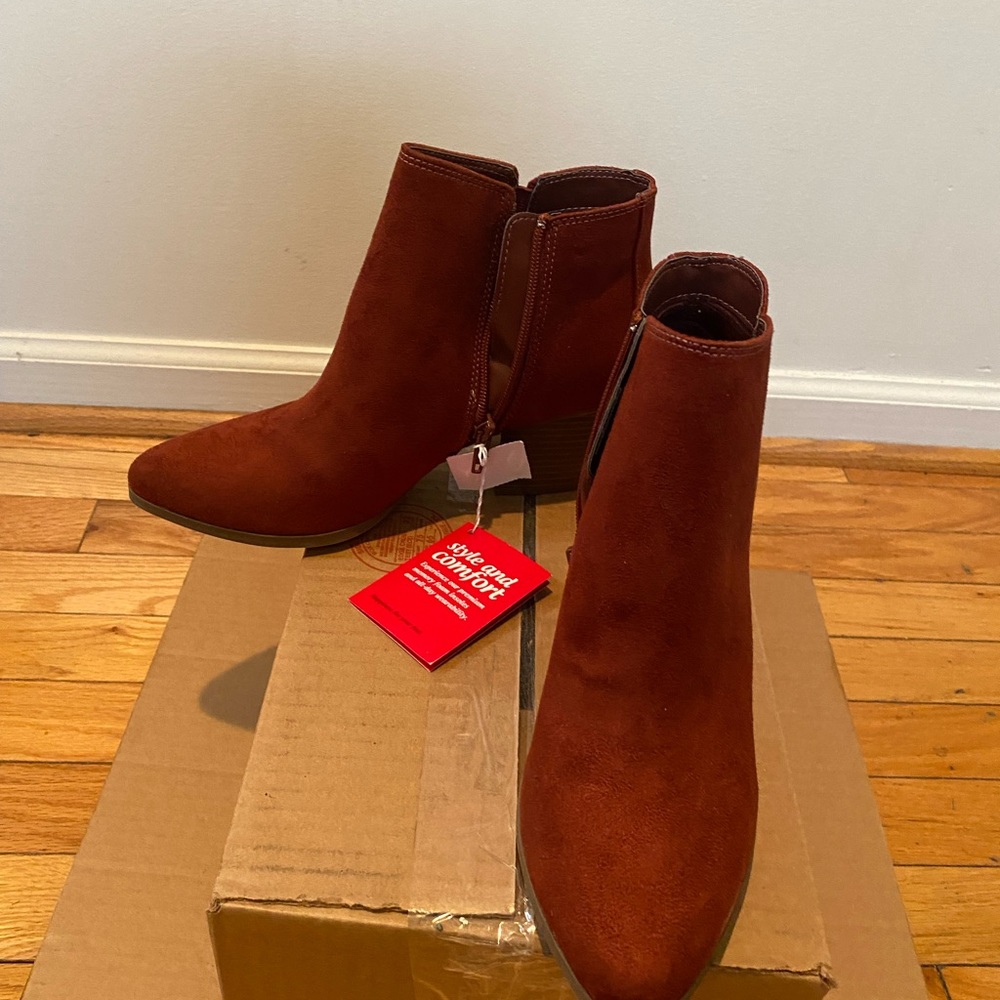 Boots - Picture 2 of 3